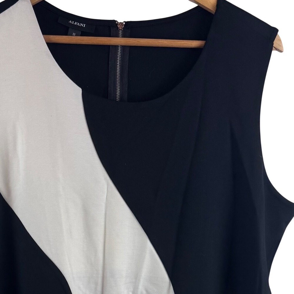 Alfani Sleeveless Top Women 2X Black White Colorblock Round Neck Zip 100033970